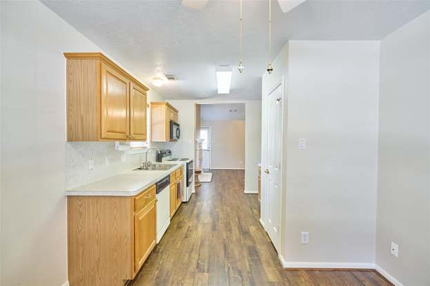 Building Photo - 5030 Deer Point Dr