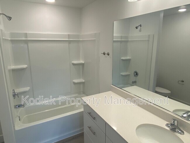 Building Photo - 1088 N 1840 W