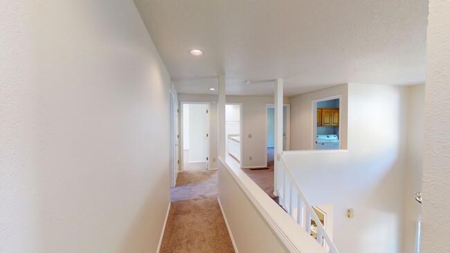 Building Photo - Prime Mountain Park Location! Minutes to D...