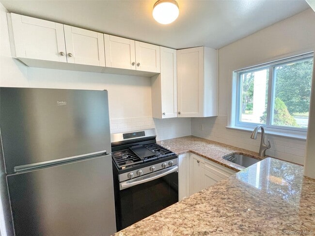 Building Photo - 92 Osborne Hill Rd