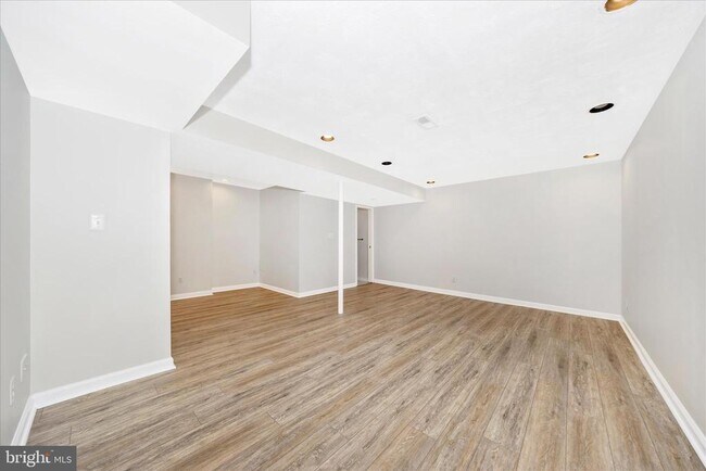 Building Photo - 6634 Rockridge Rd