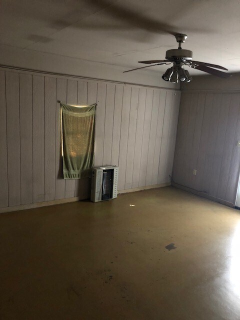 Building Photo - Renovated 3 Bedroom 2 Bath home with Bonus...