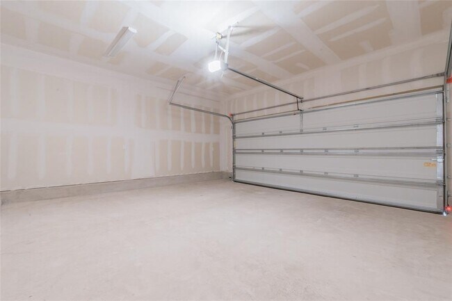 Building Photo - 17402 Torneo Dr