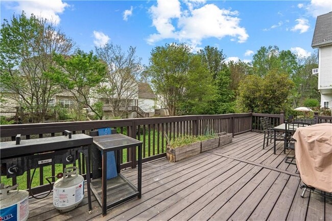 Building Photo - 38 Roxbury Ln