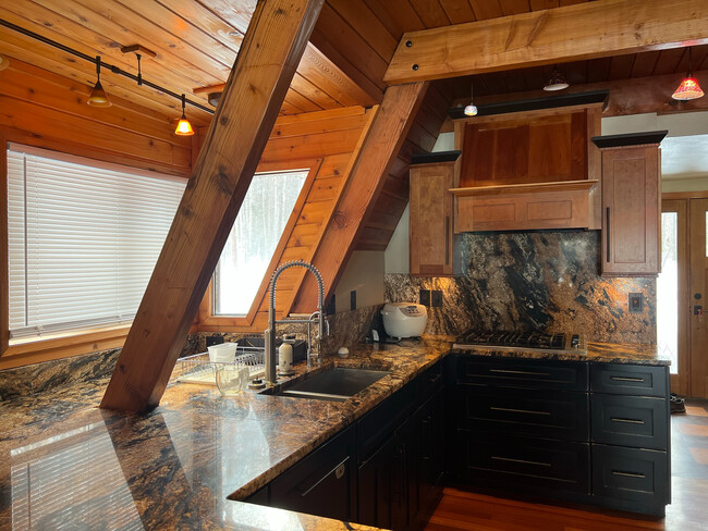 Building Photo - 22359 Mirror Lake Dr