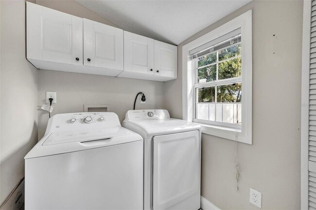 Building Photo - 1027 N Hampton Ave