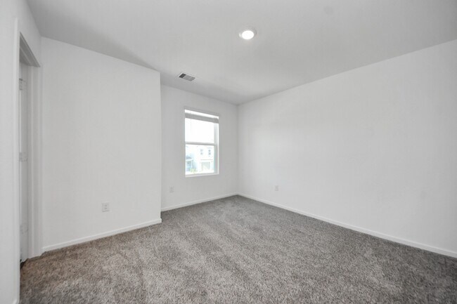 Building Photo - 1027 Moon Drop Ln