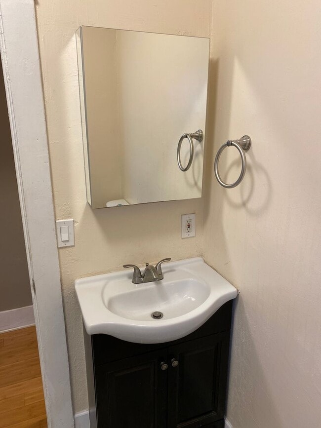 Building Photo - 522-524 W Culver ST