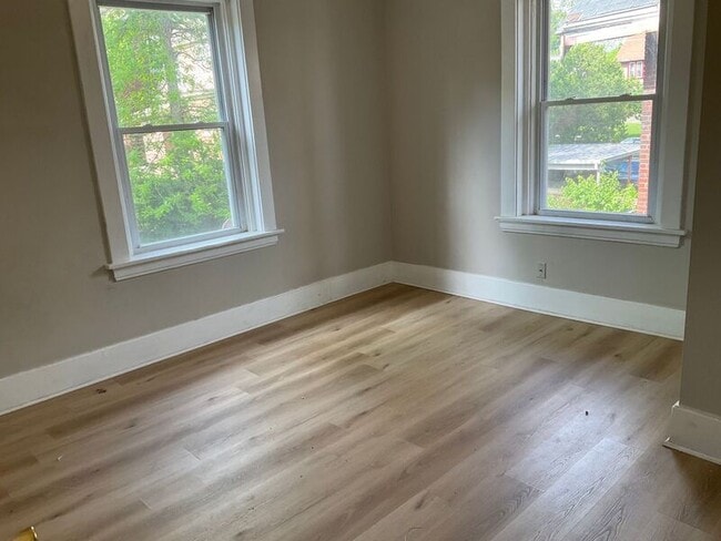 Building Photo - 611 E Mitchell Ave