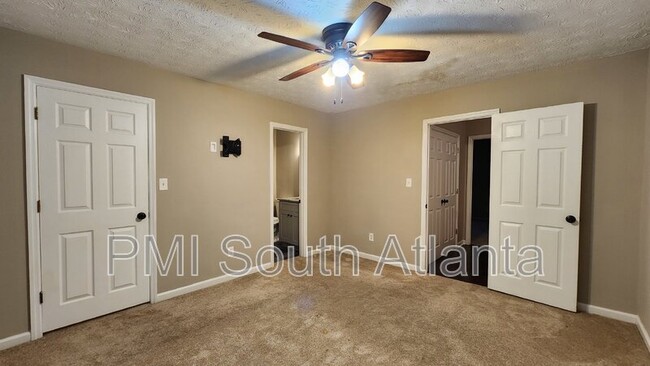 Building Photo - 3504 Lee Ct