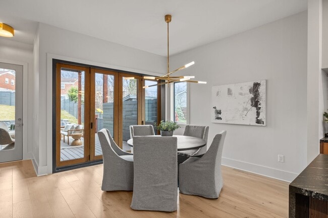 Building Photo - 601 S 9th St