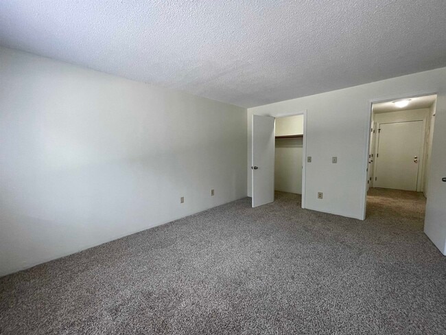 Building Photo - 379 Huse Rd