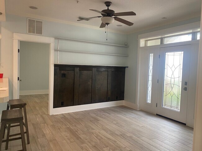 Building Photo - 335 Ahern St