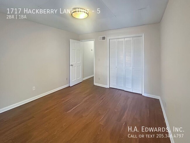 Building Photo - 1717 Hackberry Ln