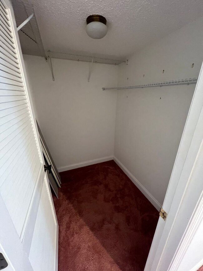 Building Photo - $1,150 * Annual **** 2 Bed / 2 Bath Condo ** Private, Gated Community - Rolls Landing **