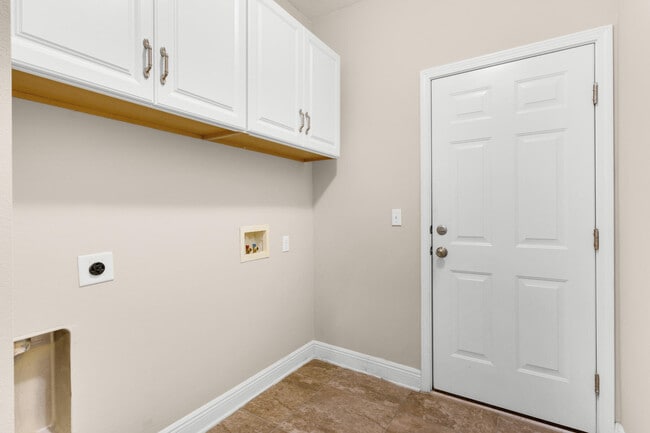 Building Photo - 36 Dickens Dr
