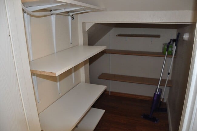 Building Photo - Beautiful 2 bedroom on the east side!