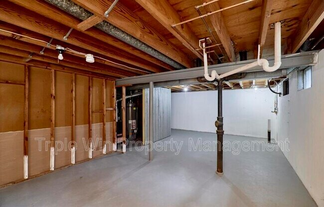 Building Photo - 2400 E Humes Ln