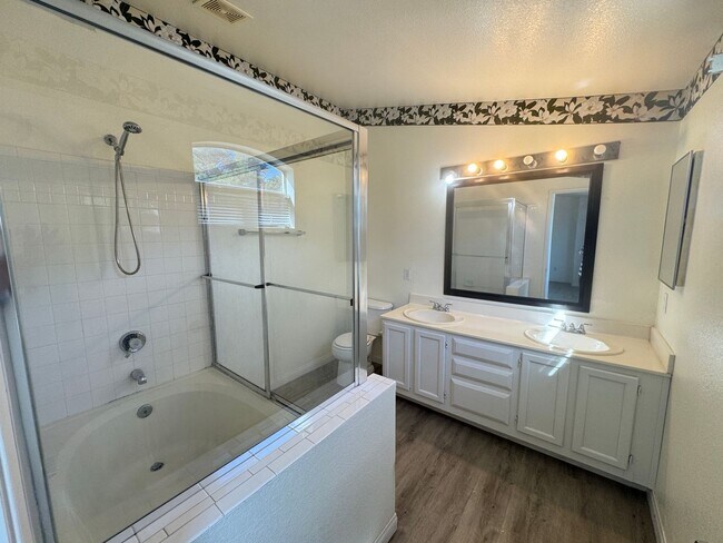 Building Photo - 5415 W Harmon Ave