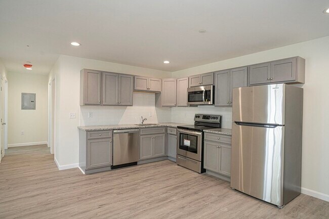 Building Photo - 984 Sharon St