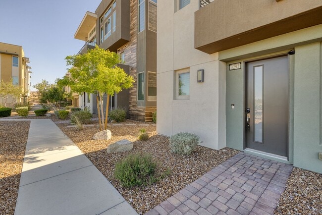 Building Photo - 55 or Older - Guard Gated Community in Sum...