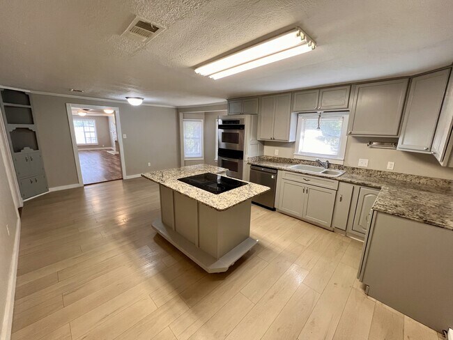 Building Photo - 5638 Curzon Ave