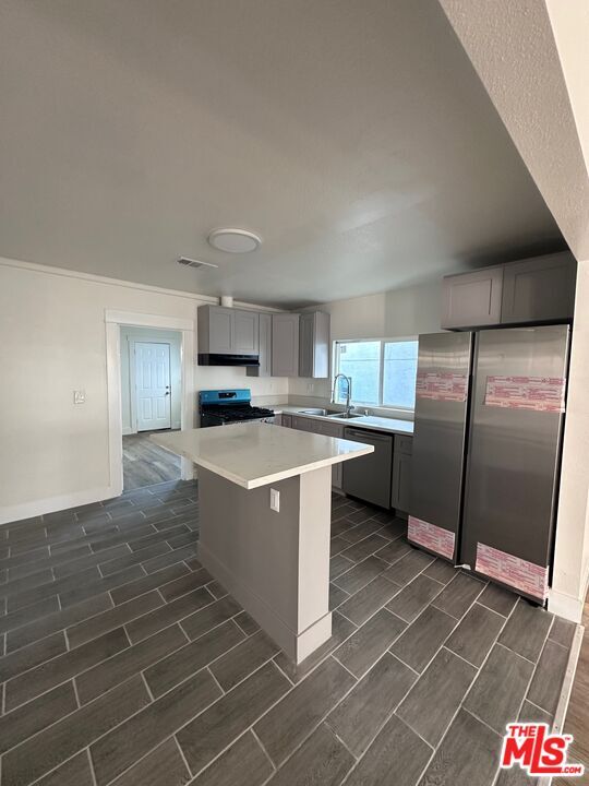 Building Photo - 1238 N Mariposa Ave