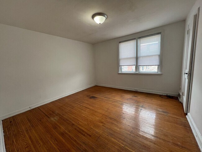 Building Photo - 3 Bedroom In Drexel Hill