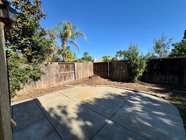 Building Photo - Spacious 3BD/2BA Home with 2-Car Garage in Desirable Antelope