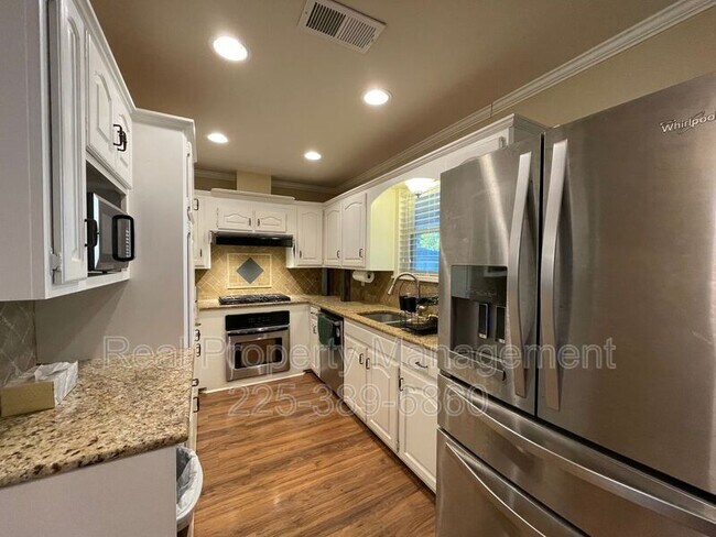 Building Photo - 9536 Bermuda Ave