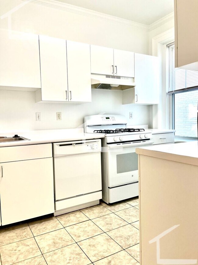 No Brokers fee, No Security Deposit, Heat,... 111 Kilsyth Rd Boston