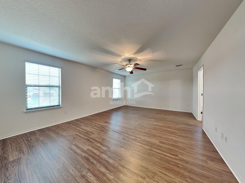 Building Photo - 11870 Thicket Wood Dr