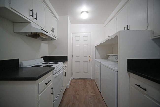 Building Photo - 20 Manley Ct