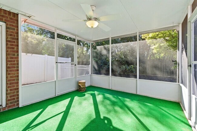 Building Photo - Waywood Drive