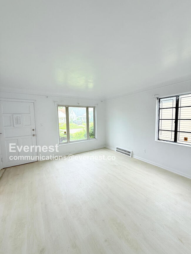 Building Photo - 18184 Riopelle St