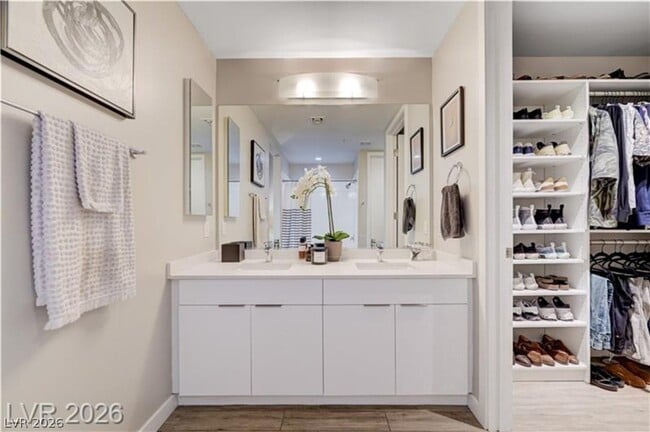 Building Photo - 353 E Bonneville Ave