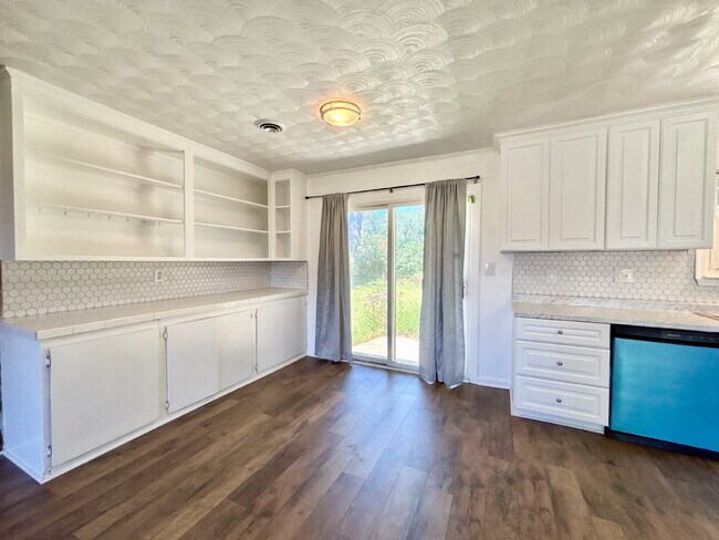 Building Photo - Gorgeous Updated Home in Virginia Beach!