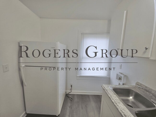 Building Photo - 557 W Spring St