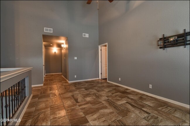 Building Photo - 6560 McFarland Ave