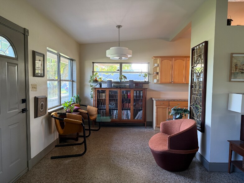 Building Photo - 712 Malone Dr