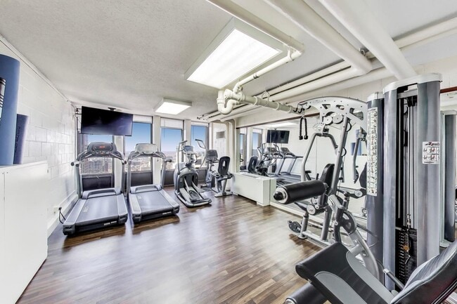 Building Photo - 100 E Walton St