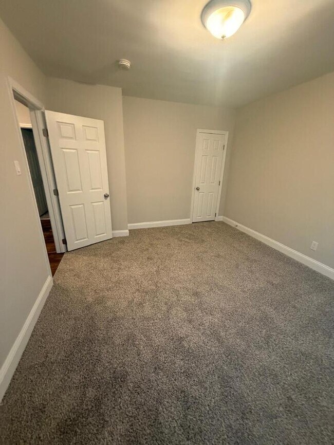 Building Photo - 3 Bedrooms 21212 Housing Voucher Accepted