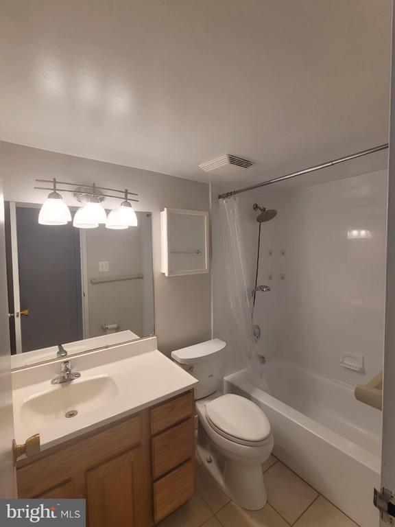 Building Photo - 9730 Kingsbridge Dr