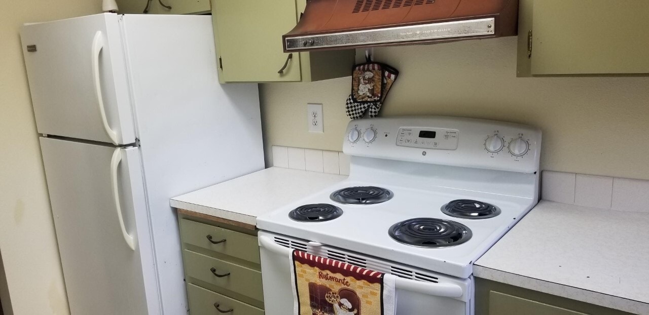 STOVE HOOD FAN - 511 Constitution Ave S