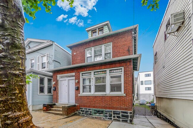 Building Photo - 212 69th St