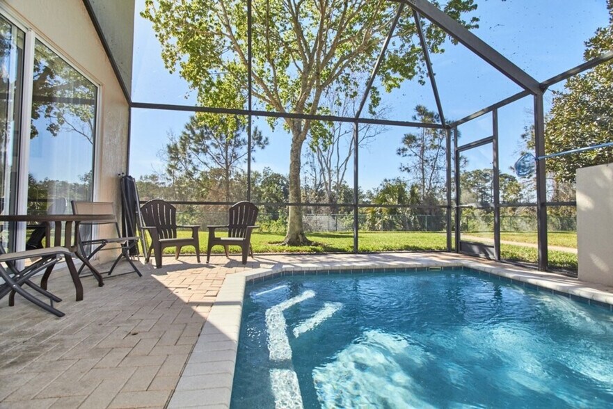 Building Photo - 2330 Silver Palm Dr