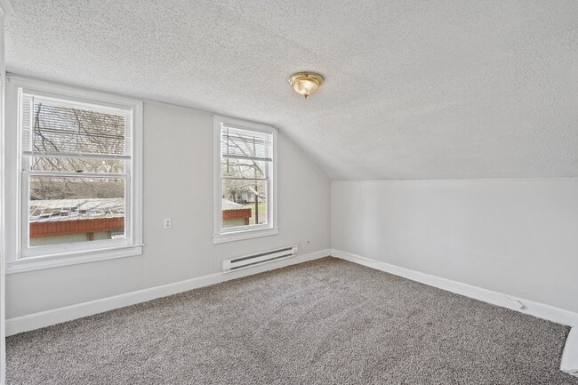 Building Photo - 205 Stimpson St