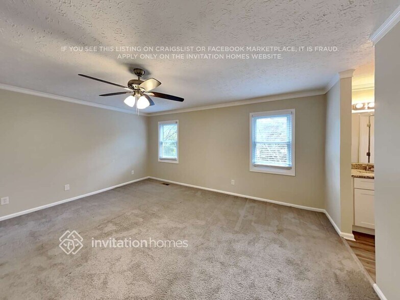 Building Photo - 4030 Leicester Dr NE