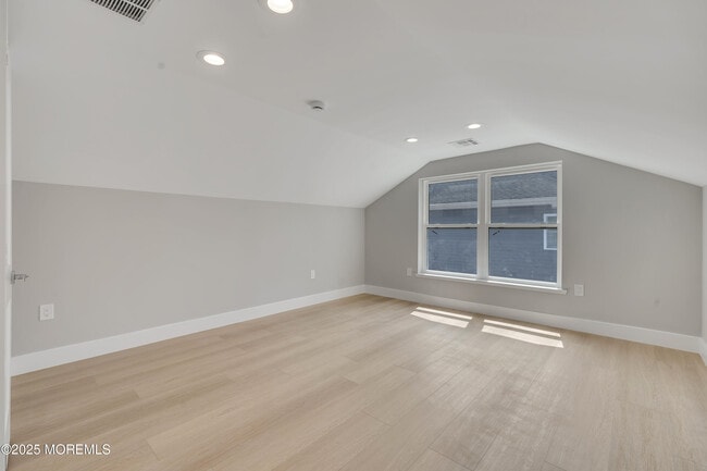 Building Photo - 720 8th St