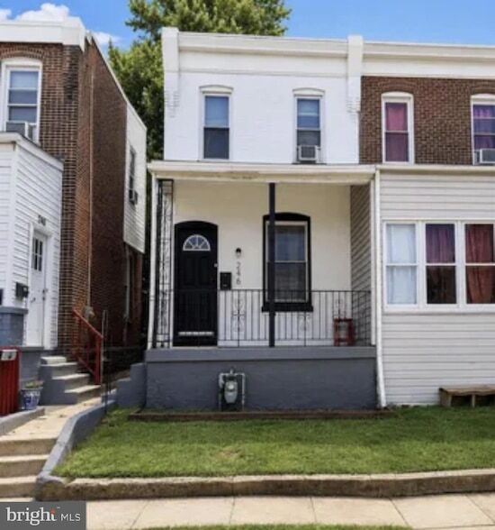 Building Photo - 246 Mill St